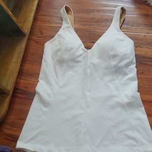 Lululemon v-neck tank top EUC